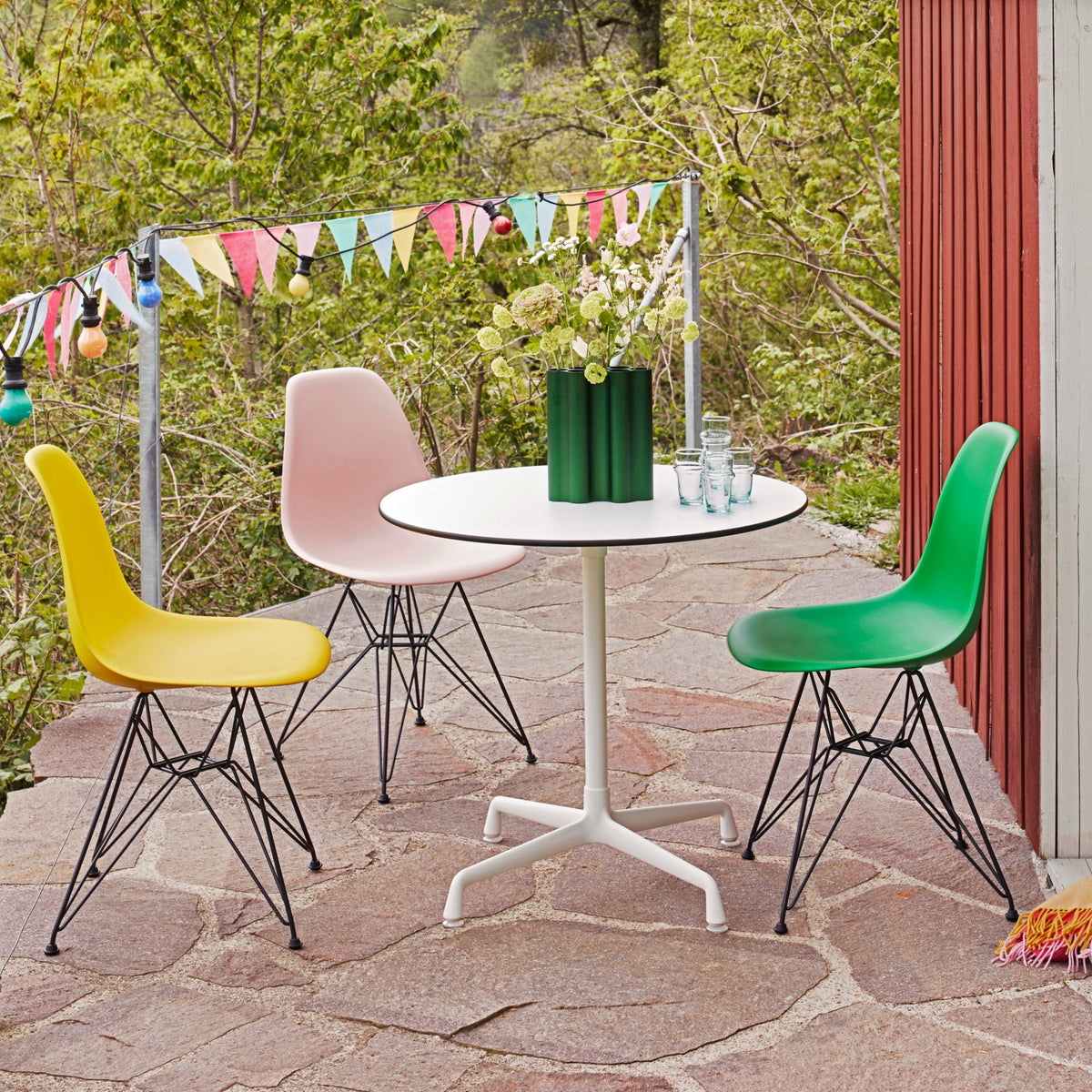 Vitra Eames Plastic Side Chair DSR Powder Coated for Outdoor Use. Patio Setting