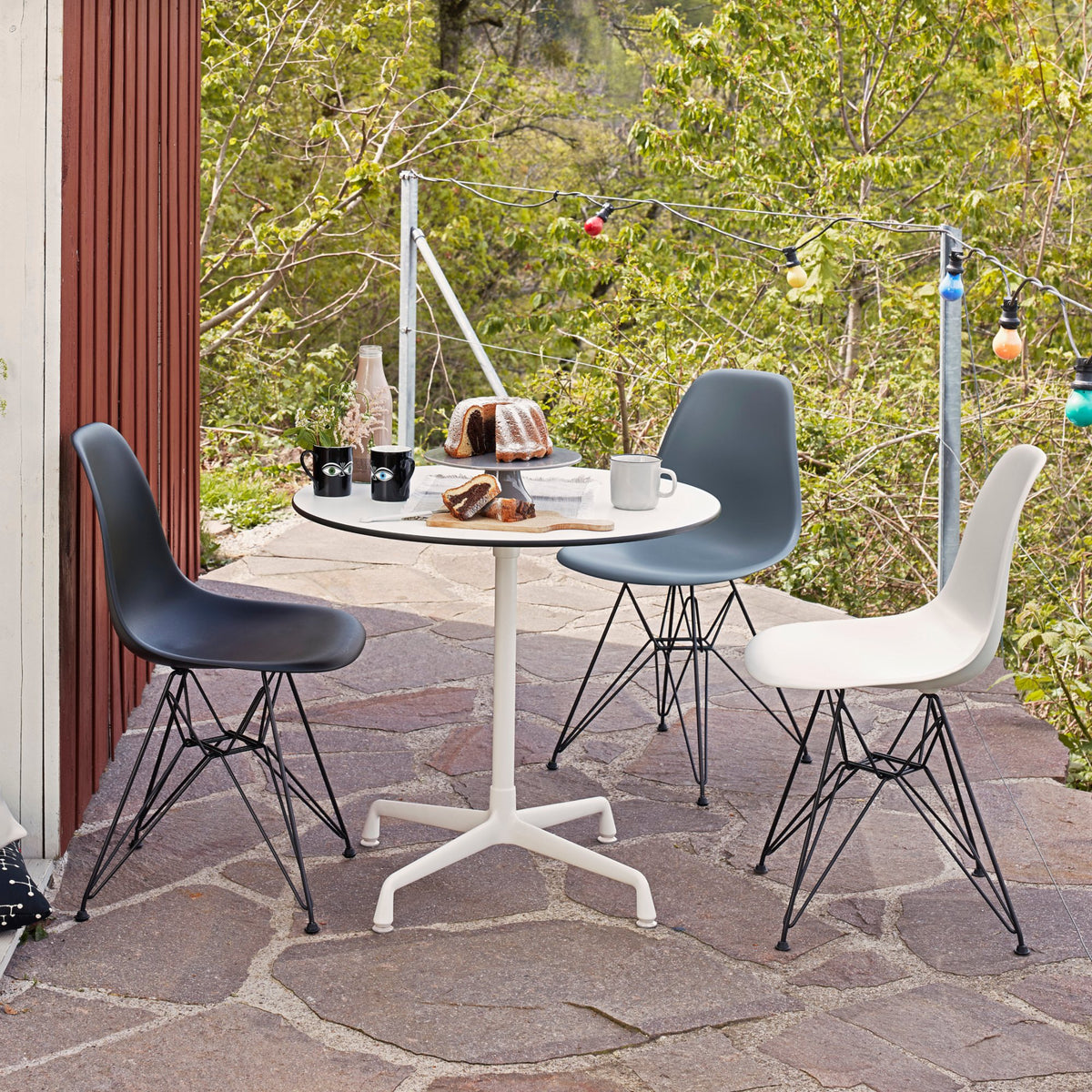 Vitra Eames Plastic Side Chair DSR Powder Coated for Outdoor Use. Courtyard Chair Setting